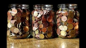 " Червончики " поет Вова Ванин.