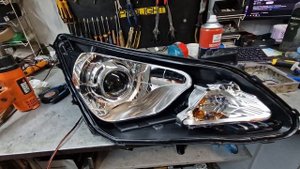 Hyundai Solaris На бидиодных двухчиповых линзах Aozoom A4+ BI-LED с масками Magnum и подсветкой лин