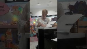 Презентация аромата Away от бренда Abercrombie&Fitch