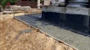 Принимаем бетон и заливаем отмостку | Строим дом в Подмосковье