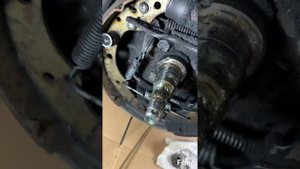 Golf 3  93 год 1.6 бензин замена задних колодок и тормозных цилиндров