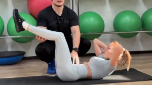 Как делать правильно? Скручивание с согнутыми ногами