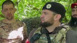 Парочка покоцаных боевиков в плену у спецподразделения Ахмат.