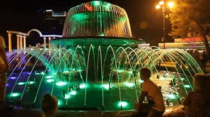 ПОЮЩИЙ ФОНТАН на набережной Геленджика  ☼ ЧЕРНОЕ МОРЕ, ГЕЛЕНДЖИК  День #12