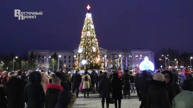 В Краматорске открыли главную елку города смотреть онлайн