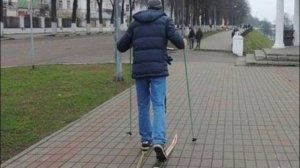 Стою на асфальте я, в лыжи обутый, то ли лыжи не едут, то ли я...