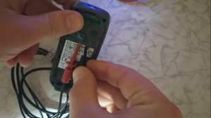 Включаем Старый Sony Ericsson без батареи - Лабораторный блок питания. Ремонт телефонов