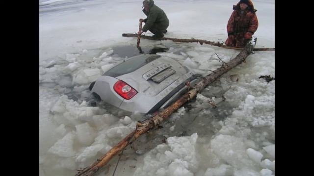 В Тюменской области уже пятеро человек провалились под лёд и утонули. смотреть онлайн