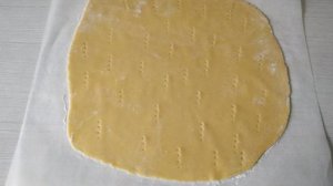 Медовик с изюмом и грецкими орехами