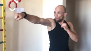 Правый прямой . Как научиться бить быстро дома за 5 мин в день. Крепче Стали