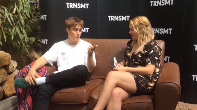 An interview with Sam Fender / TRNSMT 2018 смотреть онлайн
