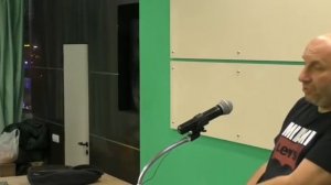 Муж играет в компьютерные игры, и ничего не делает по дому.