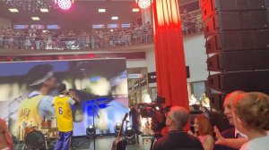 ХАБИБ ИГРАЕТ НА ГИТАРЕ И ПОЁТ ЯГОДУ МАЛИНКУ! РОЗЫГРЫШ БАНДАНЫ! ПЕСНЯ "ГРУСТИНКА"!!!