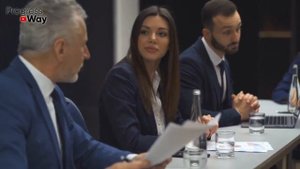 Уборщица помогла шефу заключить выгодную сделку...