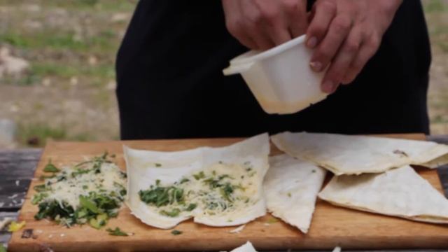 Ленивые чебуреки готовим в горах (Походный рецепт) смотреть онлайн