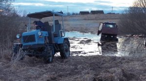 Поехали на тракторе Т-16 через болото и застряли. Самодельный трактор спасает!!!