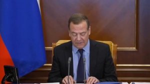 Зампред Совета безопасности России Медведев:

"На Украине Россией использовалось вооружение с разны