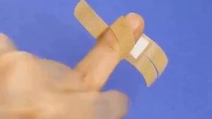 Как правильно клеить пластырь