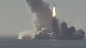 Залповый пуск баллистических ракет «Булава» из акватории Белого моря по полигону