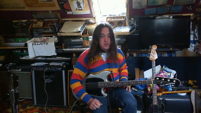 Squier Mikey Way Mustang Bass vs. 78 Fender Musicmaster Bass смотреть онлайн