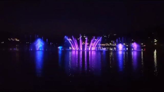 Поющий фонтан. Россия, Краснодарский край, Новороссийск, с. Абрау-Дюрсо. Май 2023 смотреть онлайн