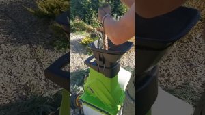 Садовый помощник. Измельчитель садовый электрический Greenworks GACSB, 2500 Вт с контейнером.