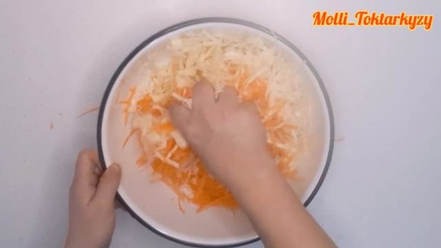 Салат из Капусты. Очень простой и легкий способ приготовления. Қарыққабаттан салат. смотреть онлайн