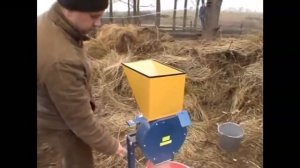 Измельчение ЗЕРНА и ПОЧАТКОВ и СТЕБЛЕЙ КУКУРУЗЫ КУБАНЕЦ 400М