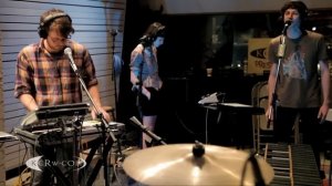 Gotye performing "Somebody That I Used To Know" Live on KCRW