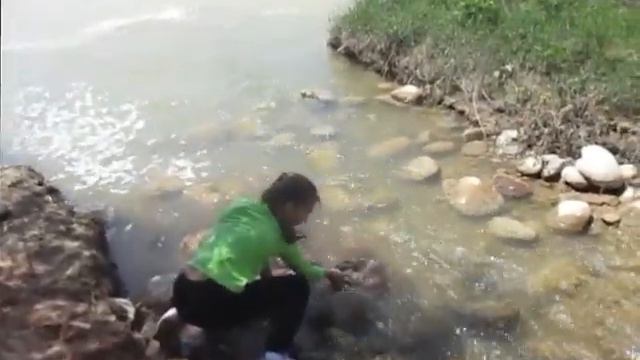 Промывка золота в реке Чирчик.