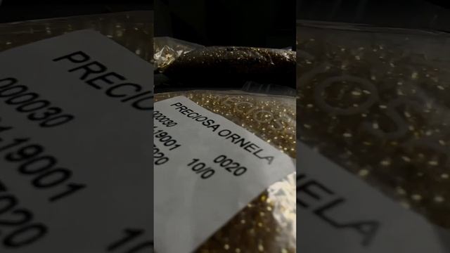 Бисер, стеклярус, рубка Preciosa. Вышивка золотым бисером #couture #бисер #стразы #couturedesigner смотреть онлайн