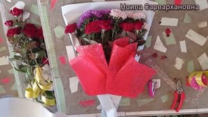 Упаковка букета из розы и астры