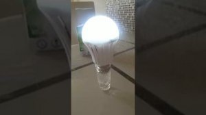 Лайф хак как добыть свет лампочкой без электричества