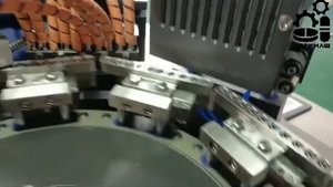 Автоматическая машина для наполнения и укупорки капсул с жидкостьюNJY 600C