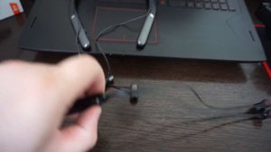 JBL LIVE 200 BT - Bluetooth стереогарнитура..mp4