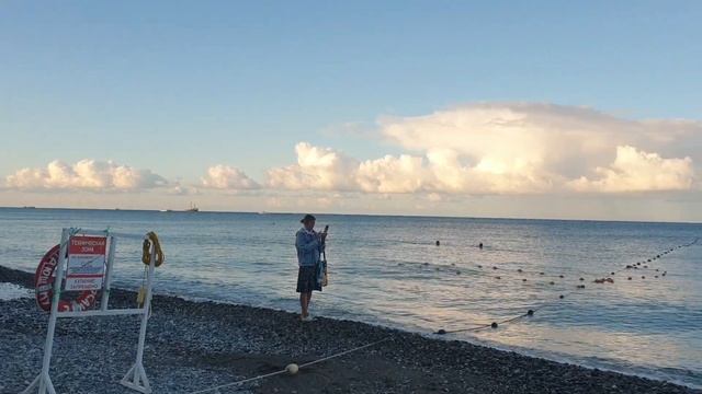 Уж небо осенью дышало. Пляж Морская Звезда. Лазаревское Сочи. Погода 11 сентября 2023. Вода +26 С