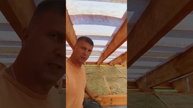 Как правильно укладывать утеплитель в чердачном перекрытии и кровле? Делаем правильный шаг балок смотреть онлайн