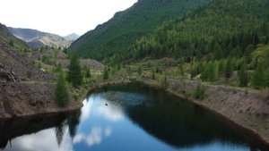 озеро на заброшенном руднике Терлиг-Хая