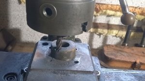 Фрезерный из сверлильного станка первые испытания!