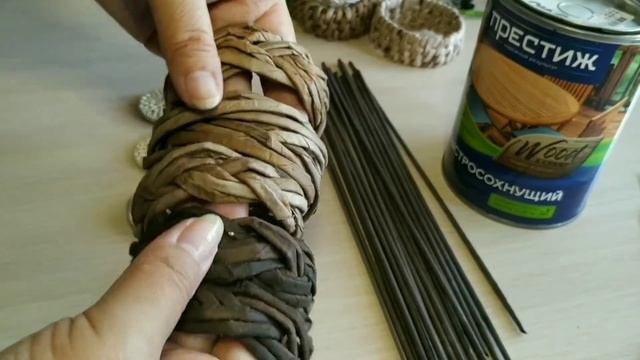 Хобби. Плетение из газетных трубочек.