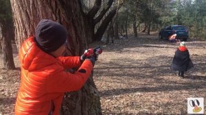Видео Битва НЕРФОВ в лесу. Веселые стрелялки в реальной жизни