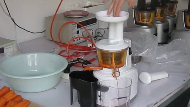 Шнековая соковыжималка KITFORT смотреть онлайн