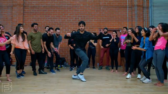 AKHIYAAN MILAOON - Chaya Kumar  Shivani Bhagwan  Madhuri Dixit Bollywood Dance