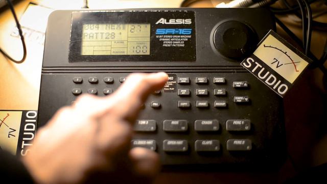 ALESIS SR-16 - Vintage Digital Drummachine