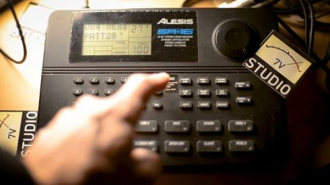 ALESIS SR-16 - Vintage Digital Drummachine