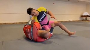 Любимый армбар Микки Гальвао