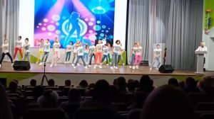 В стиле 90-х танцевальный фестиваль 102 школа