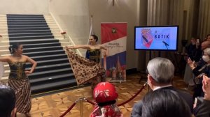 “Batik” dance in Moscow_Танец «Батик» на выставке индонезийского батика в Москве