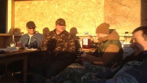 Листья падают с дуба ясеня