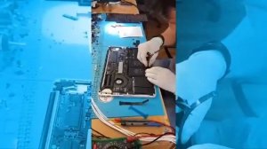 Ремонт Macbook pro a1502 - замена шлейфа тачпада форстача.mp4